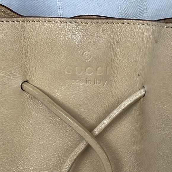Gucci Balthus Leather Drawstring Tote Shoulder Bag Soft Beige - Picture 5 of 17